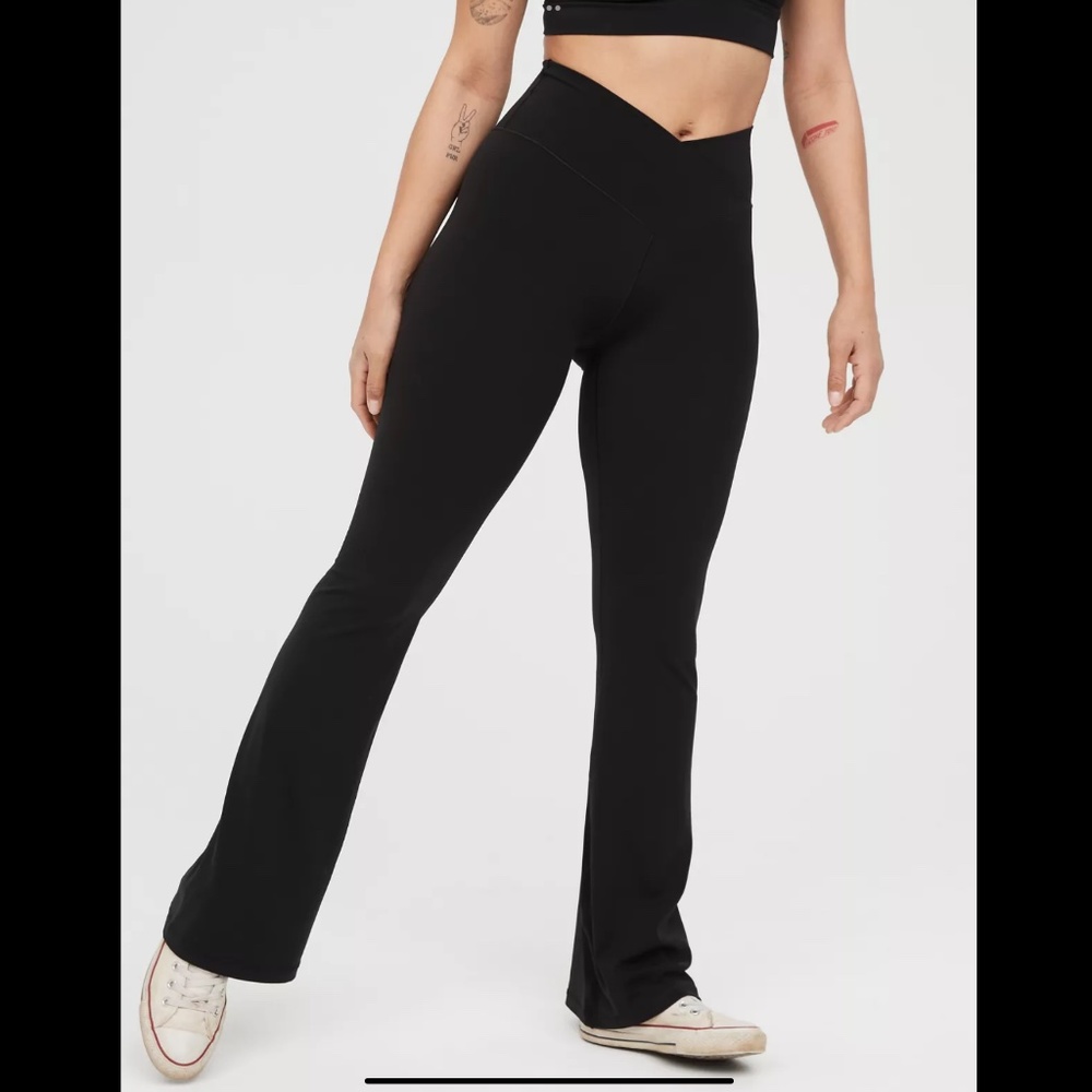 OFFLINE by Aerie High Waisted Crossover Flare Leggings size M